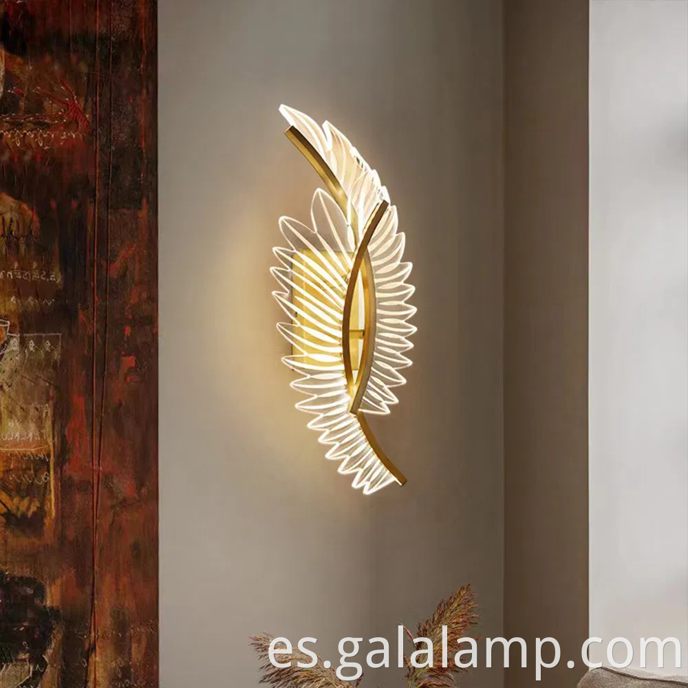 Elegante lámpara de pared de plumas acrílicas para interiores lujosos